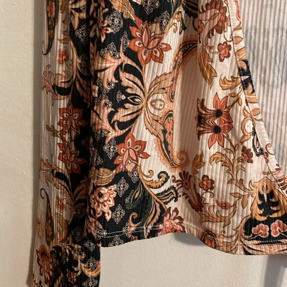 🌹WILLOW & ROOT WRAP AROUND TOP - Picture 4 of 7